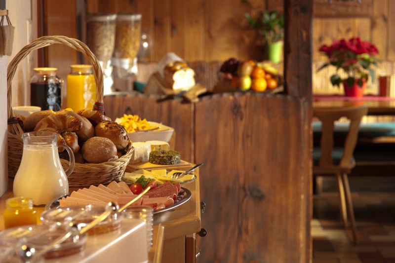 boulangerie-ESPARRON-min_breakfast_buffet_food_restaurant_meal_hotel_plate_fresh-718745